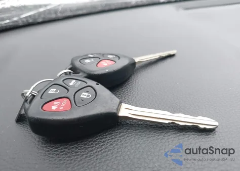 2021 Toyota Rav4 Xle z USA, uszkodzony, nr VIN 2T3P1RFV5MW157706